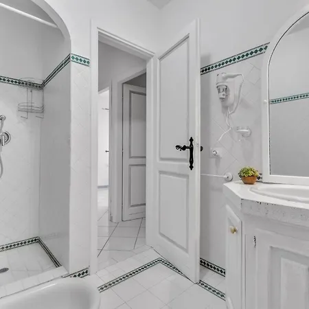 Attico Con Terrazzo Panoramico リーシャ・ディ・ヴァッカ